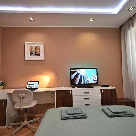 Modern Central 2-Bedroom Apartment With Parking Варна Экстерьер фото