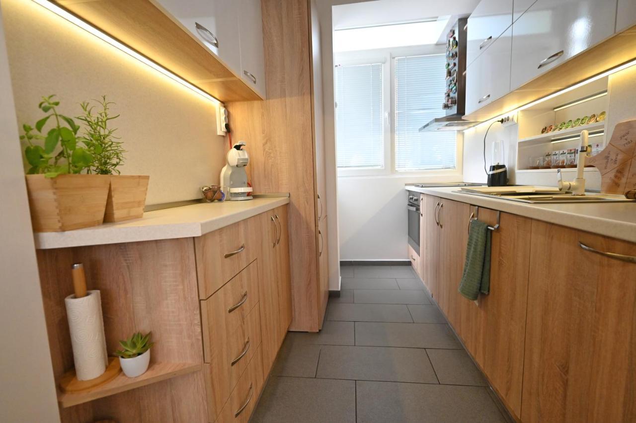Modern Central 2-Bedroom Apartment With Parking Варна Экстерьер фото