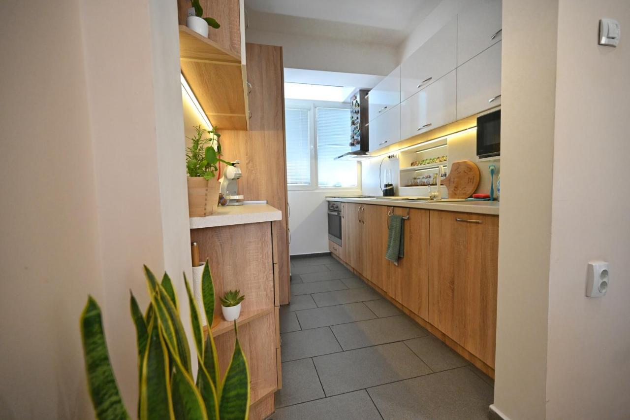 Modern Central 2-Bedroom Apartment With Parking Варна Экстерьер фото