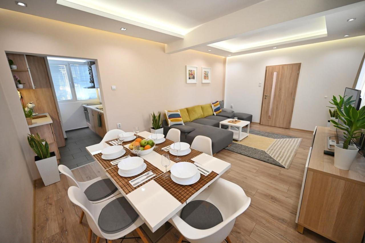 Modern Central 2-Bedroom Apartment With Parking Варна Экстерьер фото