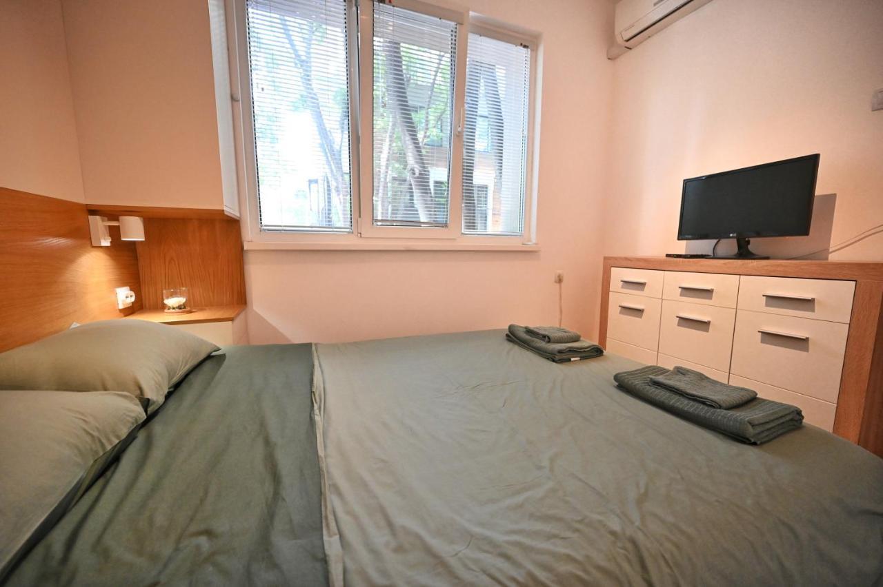 Modern Central 2-Bedroom Apartment With Parking Варна Экстерьер фото