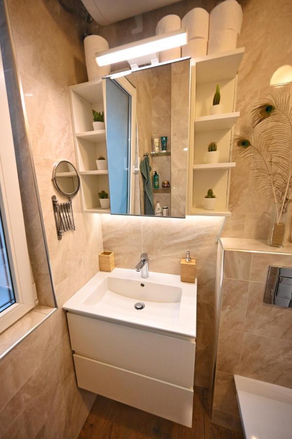 Modern Central 2-Bedroom Apartment With Parking Варна Экстерьер фото